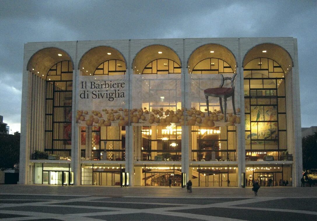 Метрополитен-опера перешел на режим «эконом»